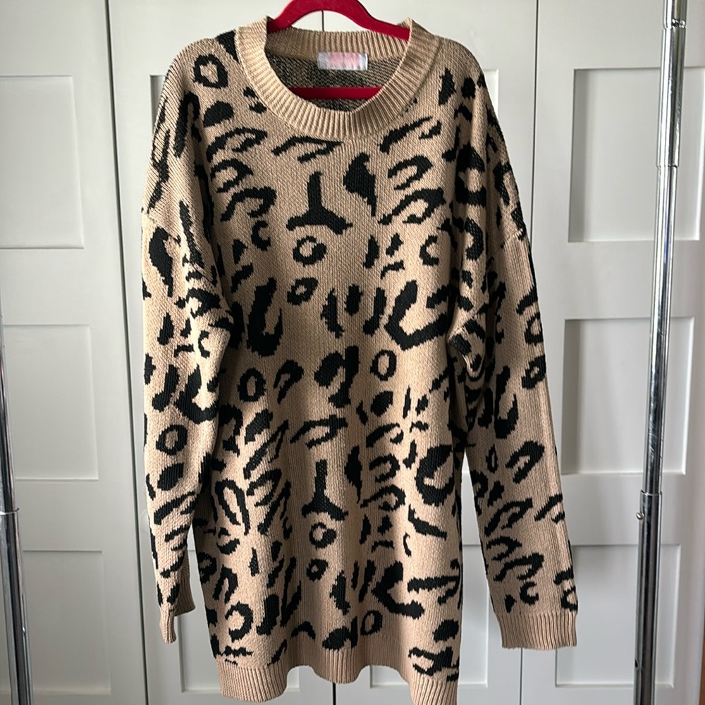 C+D+M size small leopard print oversized sweater